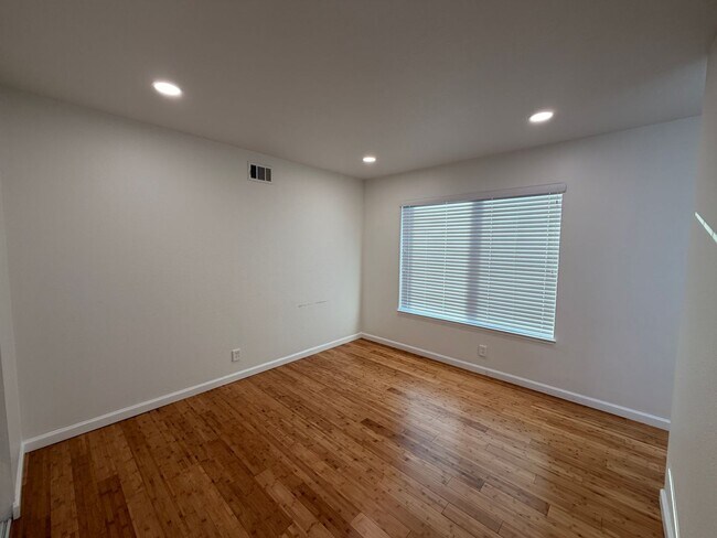 Building Photo - 5929 Mabie Ct