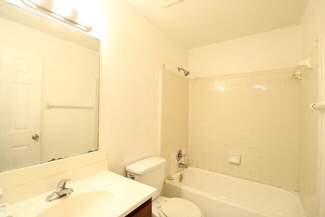 Building Photo - 5736 NW 25th Terrace