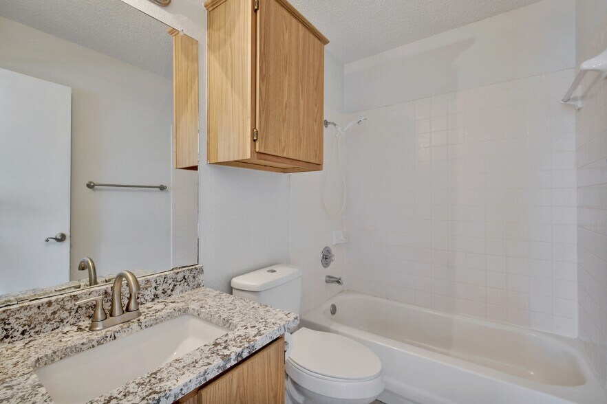 Building Photo - 1609 Lantern Light Dr