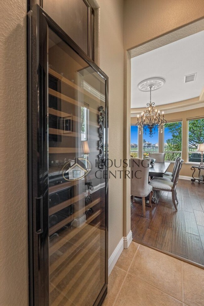 Building Photo - Executive Gated Serrano Golf-Course Home with Views of the 16th Hole!