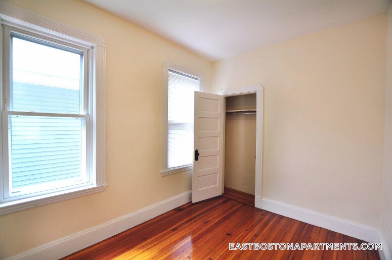 Building Photo - 756 Saratoga St