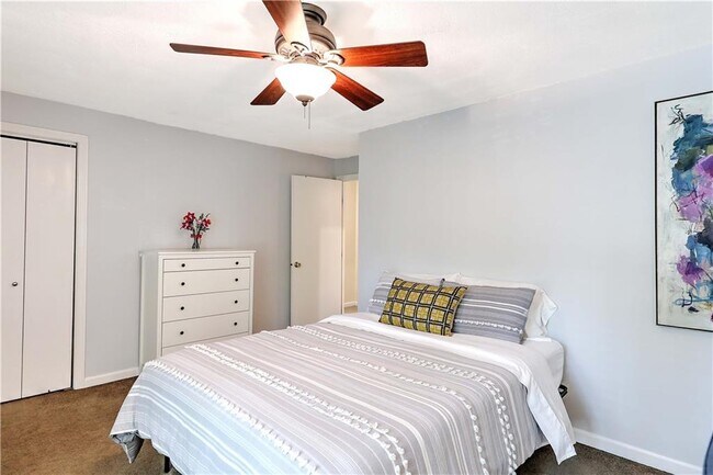Building Photo - 28 Marigold Cir