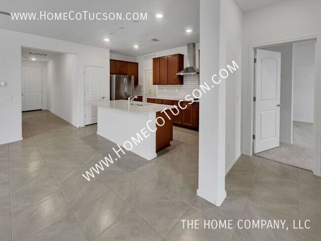 Building Photo - 5618 W Monterey Dr