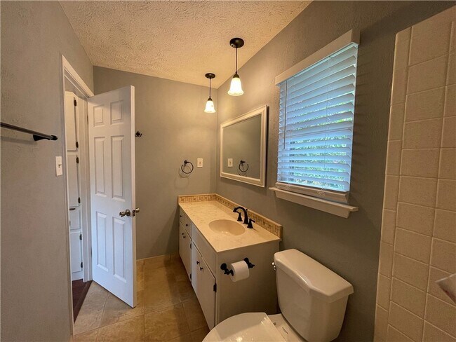 Building Photo - 7415 Shadywood Dr