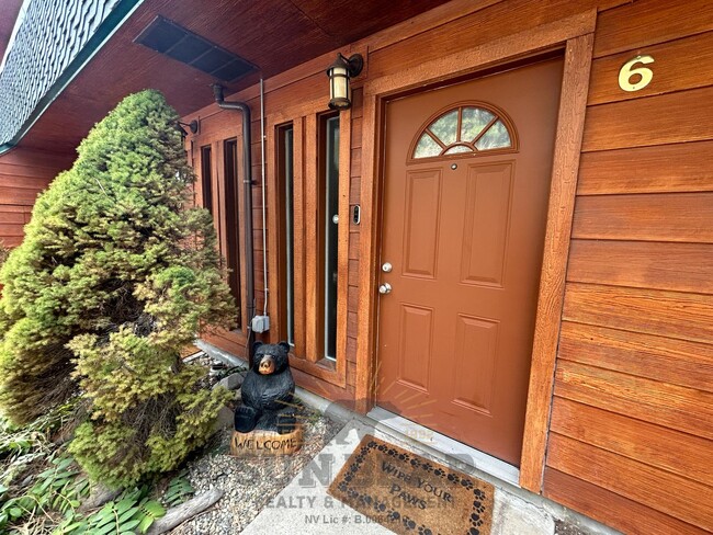 Building Photo - 3 Bedroom - Great Location!
