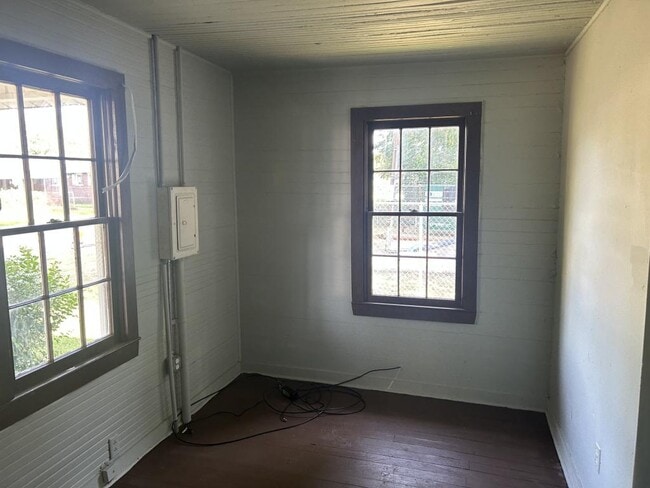 Building Photo - 308 Chase St
