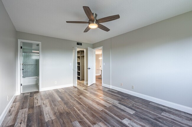 Building Photo - 729 Lori Dr