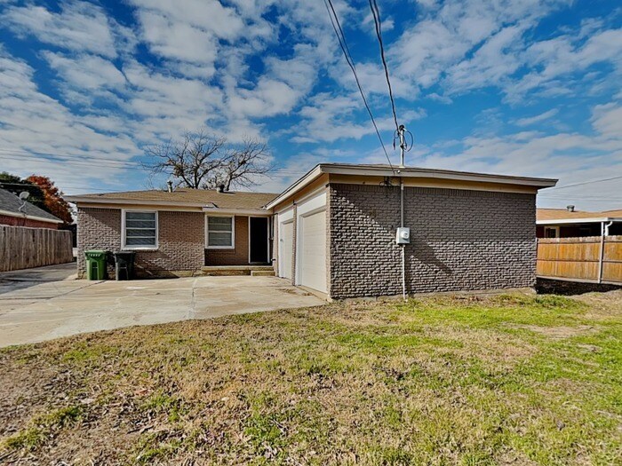 Building Photo - 3758 Denton Hwy