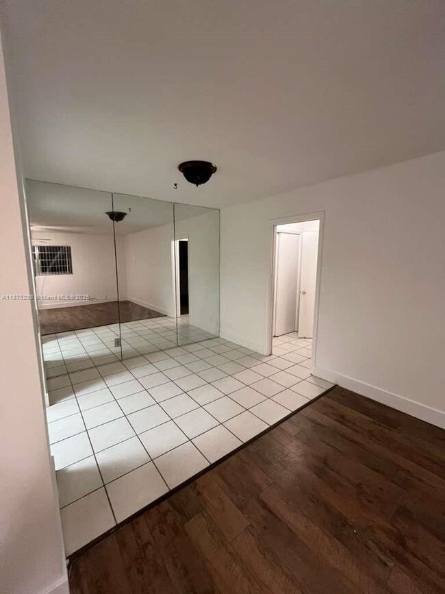 Building Photo - 419 S Crescent Dr