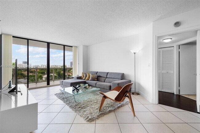 Building Photo - 3598 Yacht Club Dr