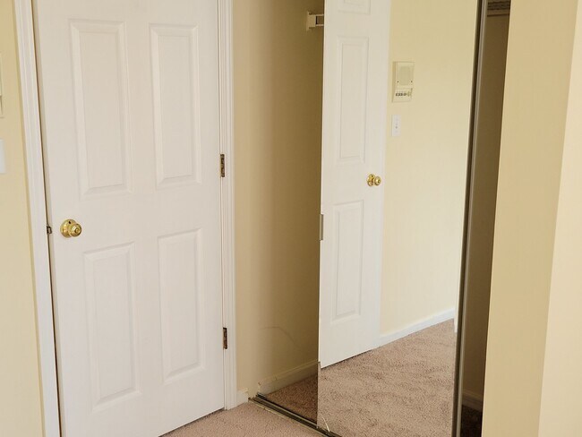 Building Photo - 3073 Kentshire Cir