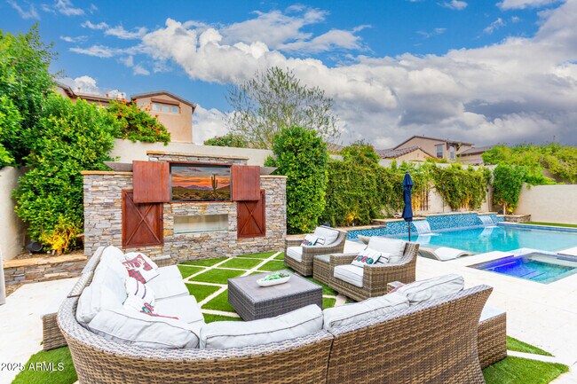 Building Photo - 9250 E Via De Vaquero Dr