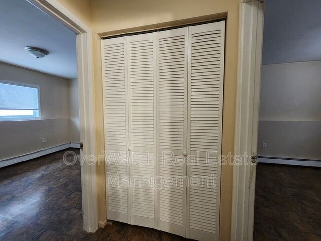 Building Photo - 815 N Park St