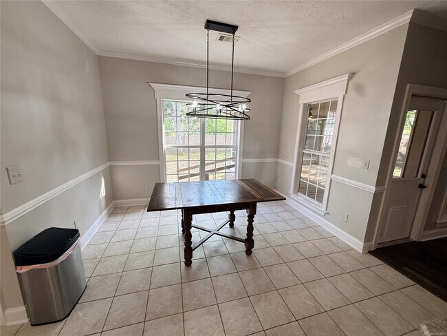 Building Photo - 601 Prairie View Dr