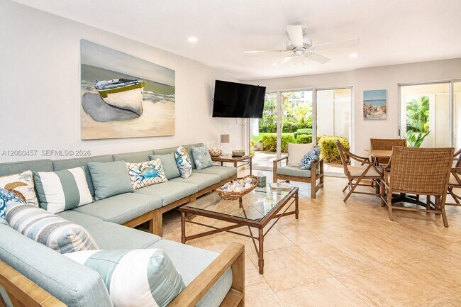Building Photo - 1069 Hillsboro Mile
