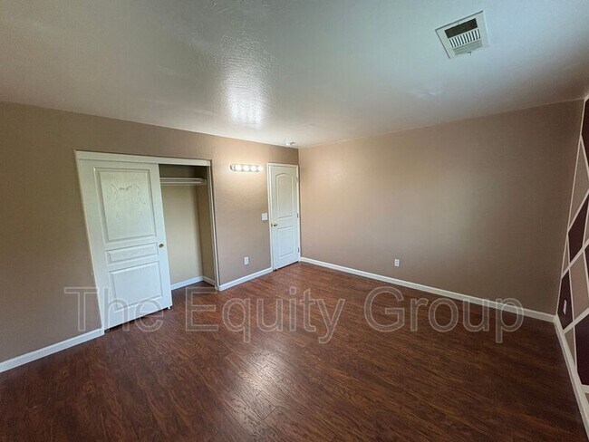 Building Photo - 312 W Reese Ave