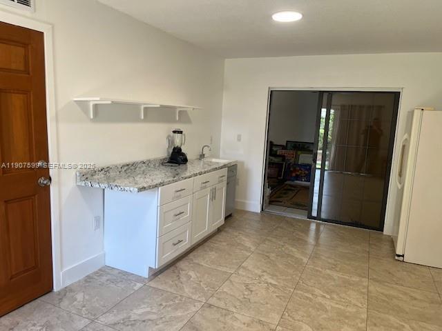 Building Photo - 15730 SW 103rd Ave