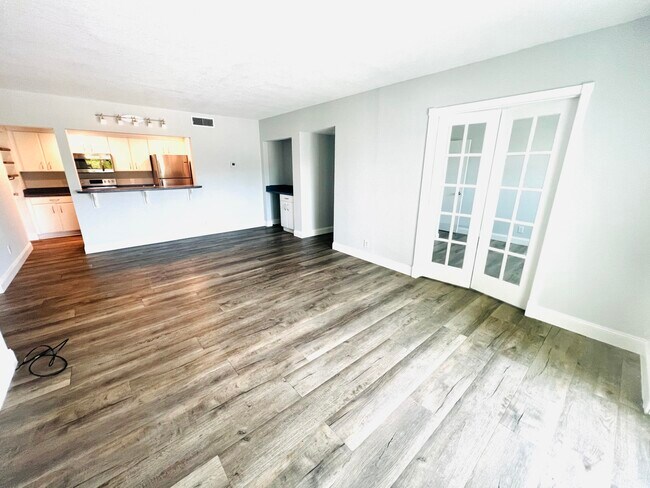 Building Photo - 1000 River Reach Dr