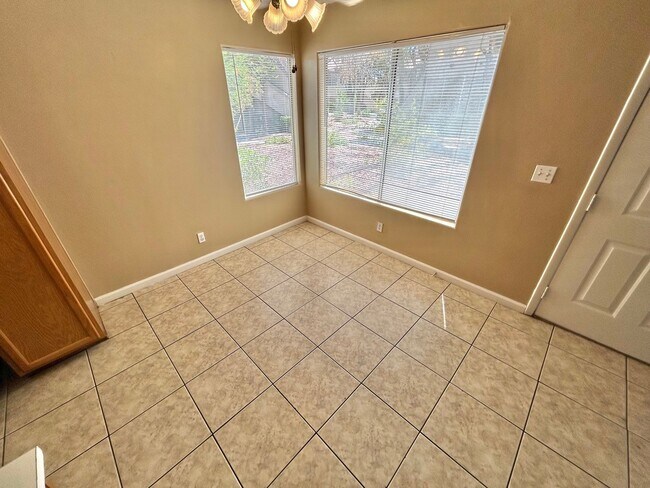 Building Photo - 1ST FLOOR CONDO UNIT 3 BEDROOM / 2.5 BATHROOMS LOCATED IN A GATED COMMUNITY!