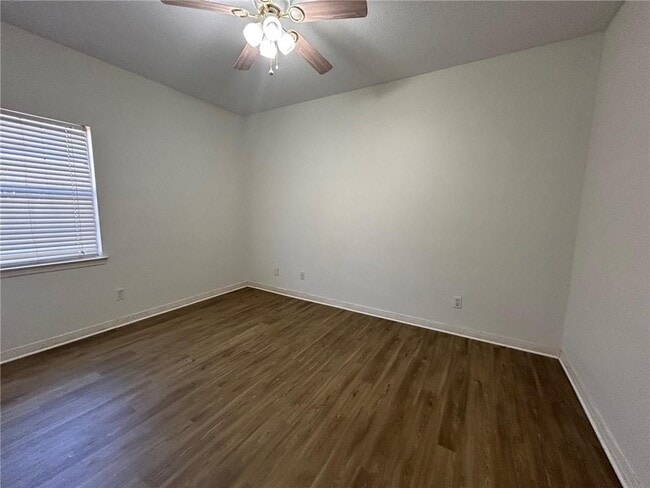 Building Photo - 5463 Henning Dr W