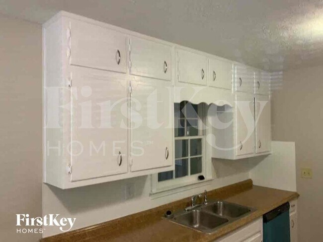 Building Photo - 557 Rock Shadow Ct