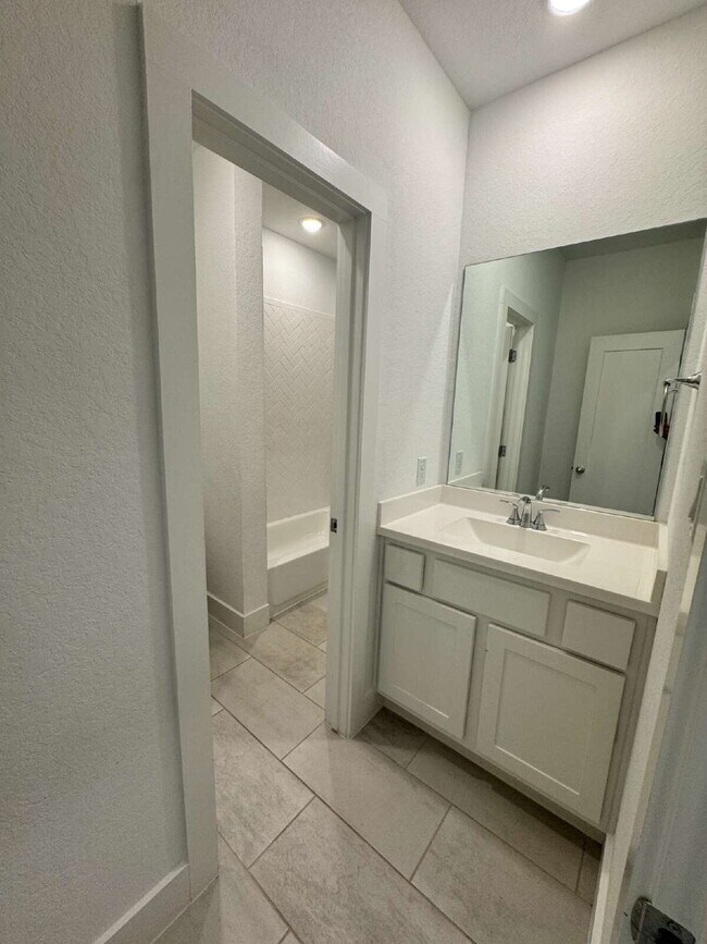 Building Photo - "Charming 4-Bed, 3-Bath Home in Castrovill...