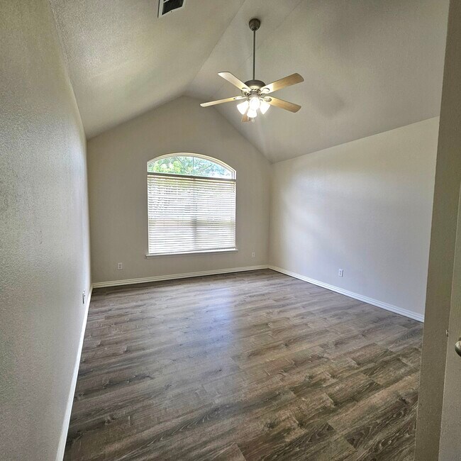 Building Photo - 550 McKissic Spring Rd