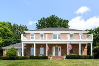 Building Photo - W280N1690 Golf View Dr