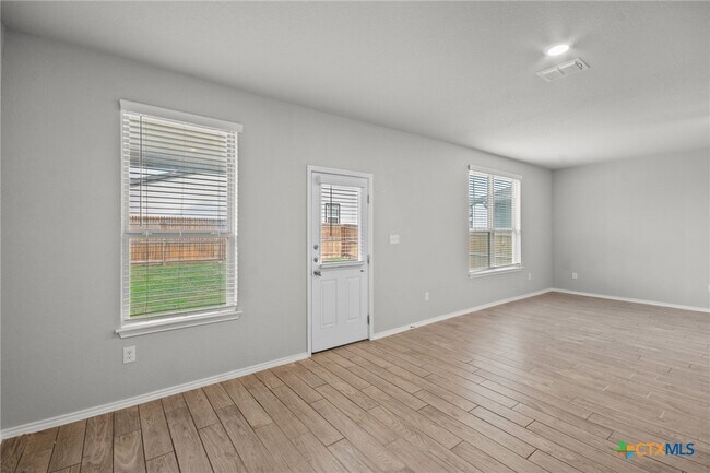 Building Photo - 271 Kinsley Wy