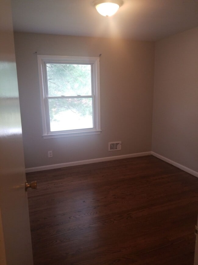 Building Photo - 9712 Mary Dell Ln