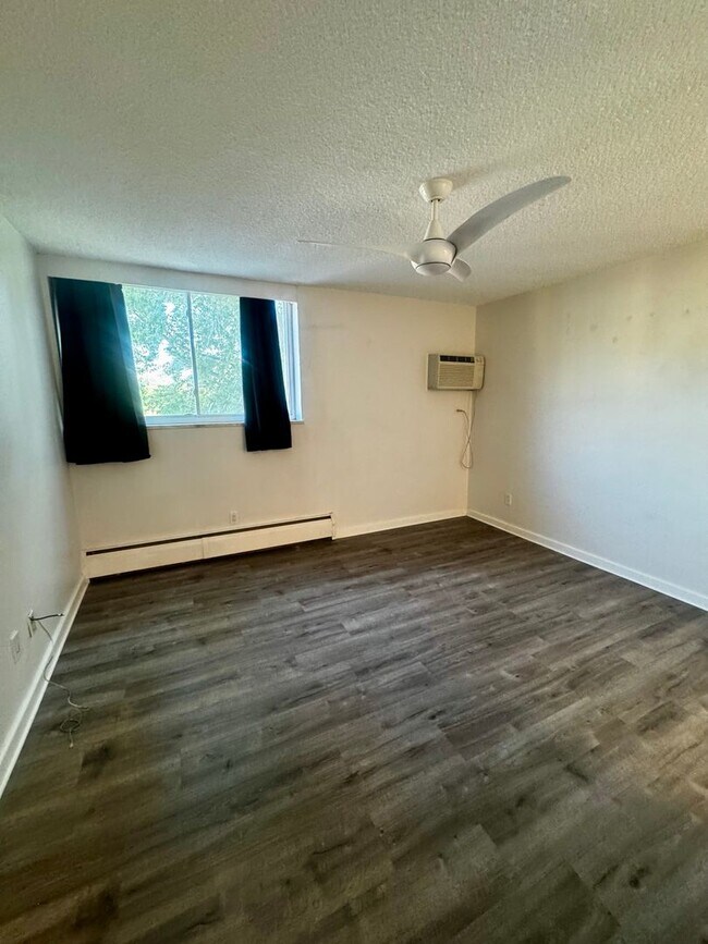 Building Photo - 900 Saturn Dr