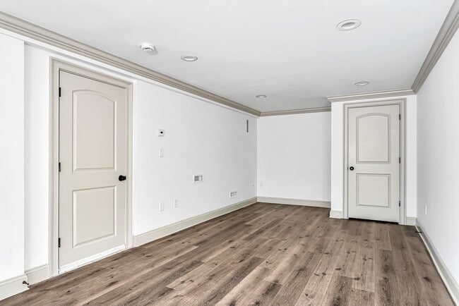 Building Photo - 2601 Washington St