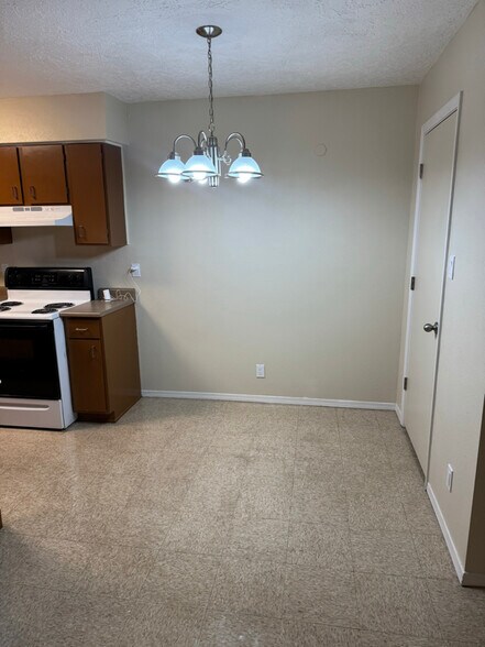 Building Photo - 1326 San Pedro Dr SE