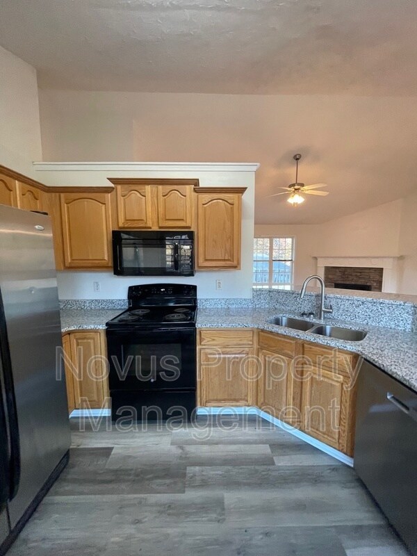 Building Photo - 721 Meadow Spring Dr