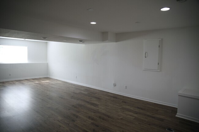 Building Photo - 16513 Dodd Ln