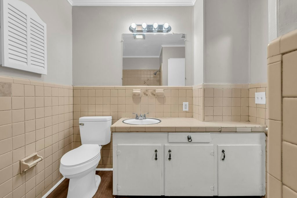 Building Photo - 803 E Broad St