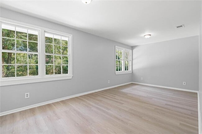 Building Photo - 12925 Bonnievale Dr N