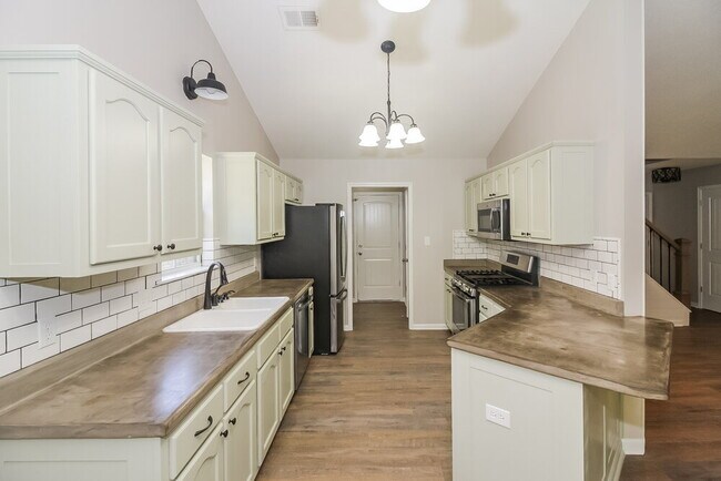 Building Photo - 8331 Grayce Dr