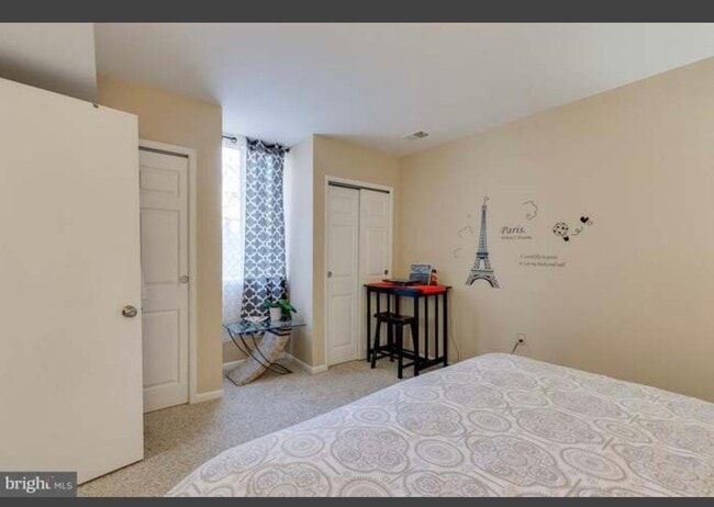 Building Photo - 4933 Casimir St