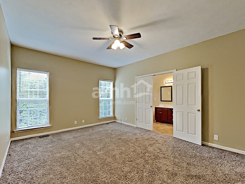 Building Photo - 661 Sugar Mill Dr