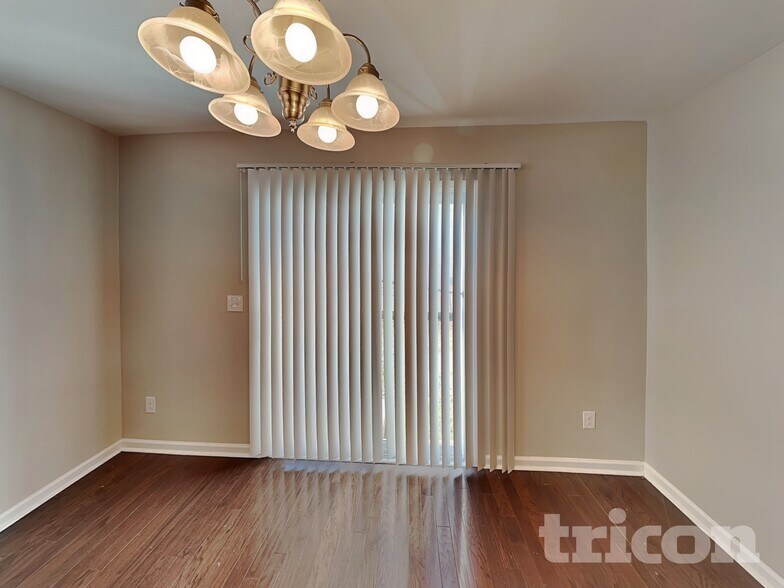 Building Photo - 10040 Portaferry Dr