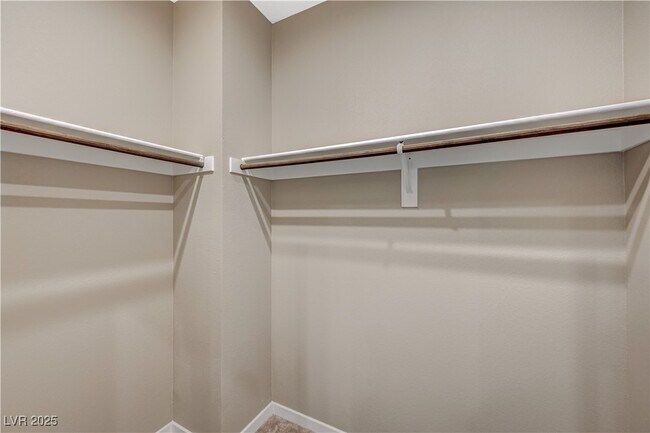 Building Photo - 9864 Kings Glen St