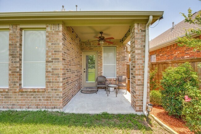 Building Photo - 10017 Links Fairway Dr