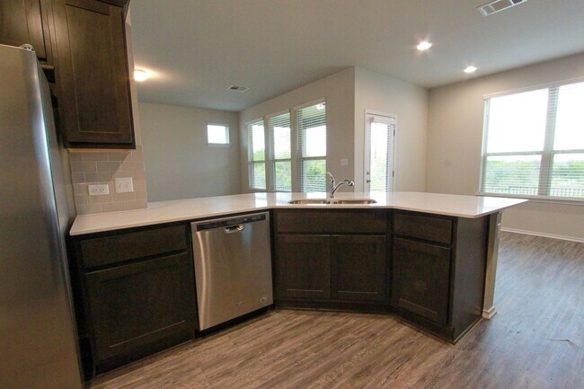 Building Photo - Newly Built 3 Bedroom, 2.5 Bath House in Round Rock's University Park Villas