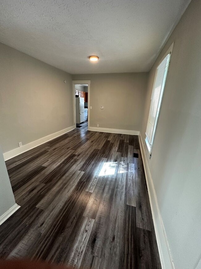 Building Photo - Rent Special Available! Pet Friendly 2 Sto...