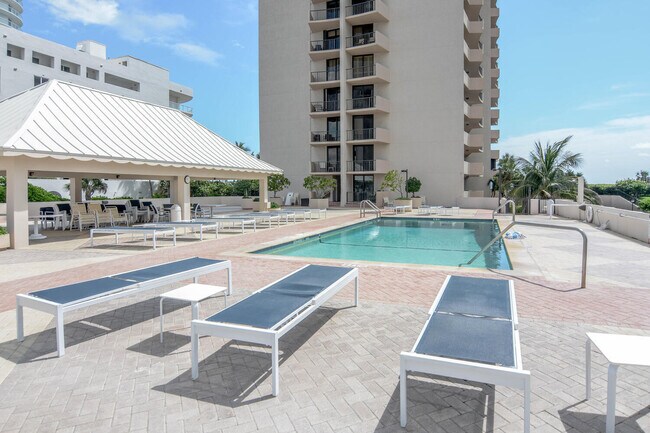 Building Photo - 4200 N Ocean Dr