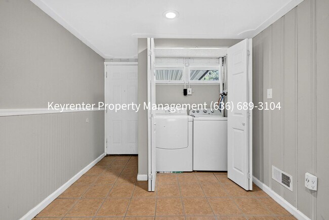 Building Photo - Fully Renovated 2BR/1BA Home for Rent