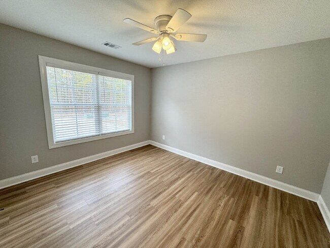 Building Photo - Charming 3-bedroom home ready to welcome its first family!