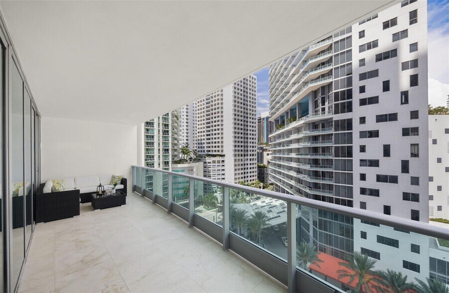 Building Photo - 1331 Brickell Bay Dr