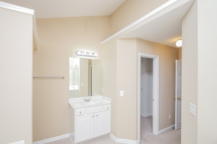 Building Photo - 5804 Tree Fern Ct